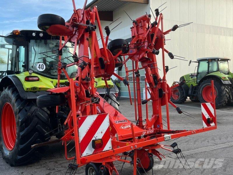 Kuhn GF 8702 Raker og høyvendere
