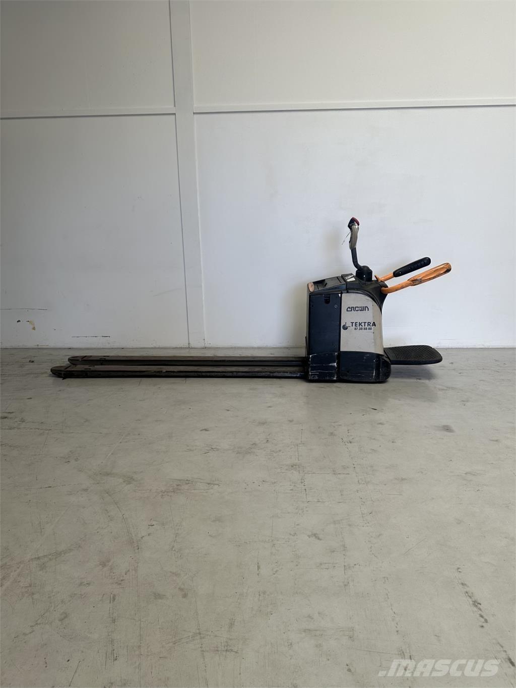 Crown WT3040 Lavtløftende truck med platform