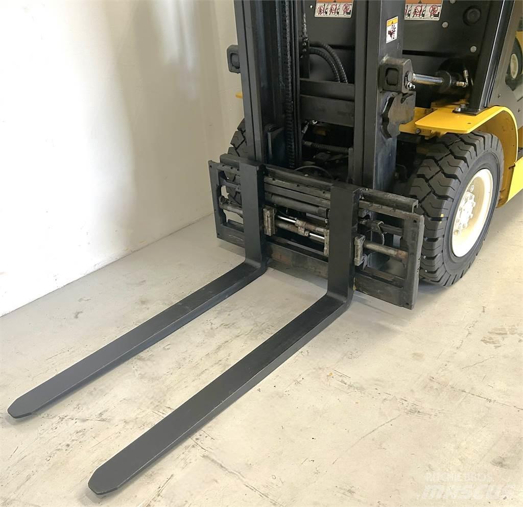 Yale GDP25MX Diesel Trucker