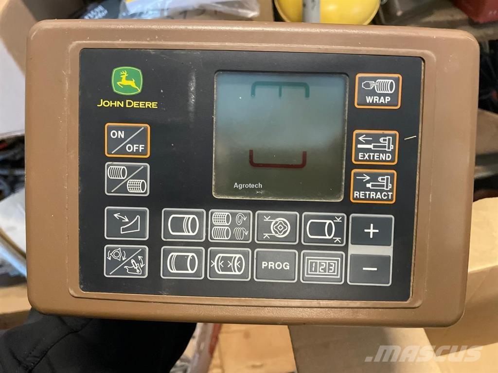 John Deere V451M Rundballepresser