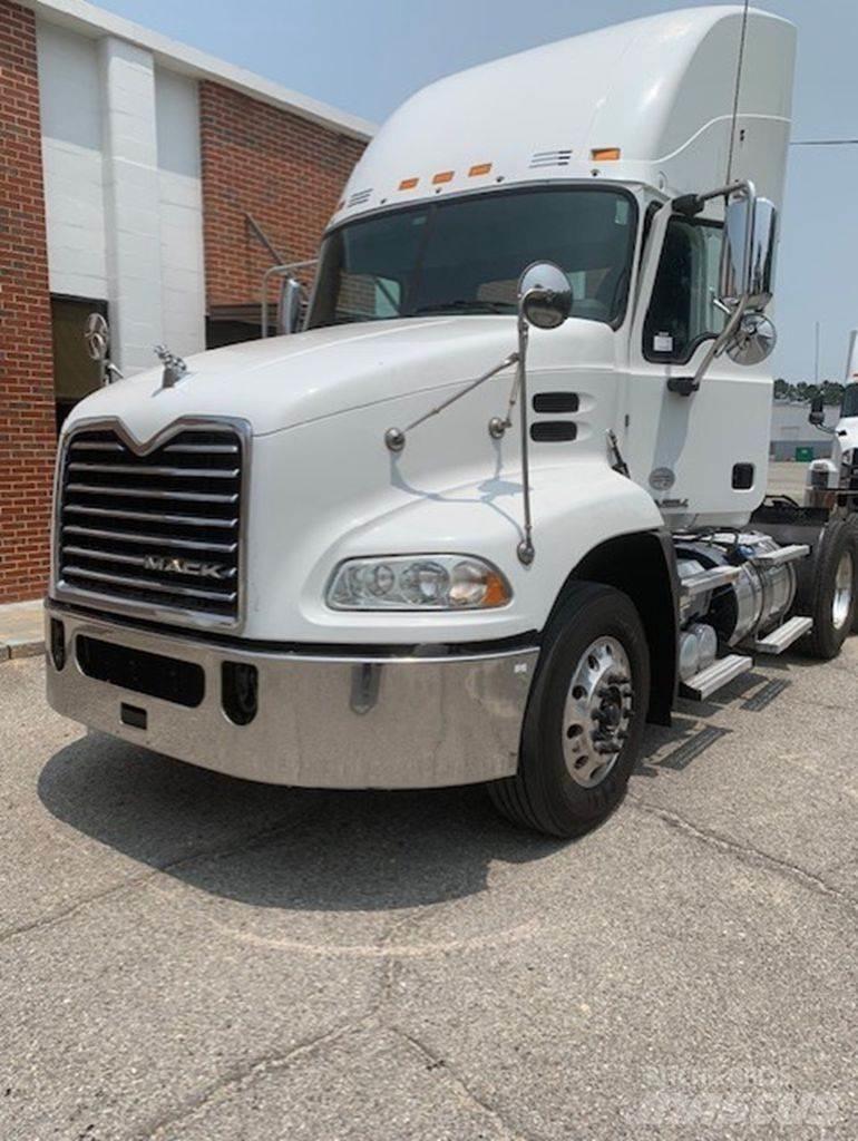Mack CXU613 Trekkvogner