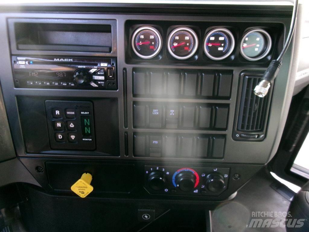 Mack GR64F Tippbil