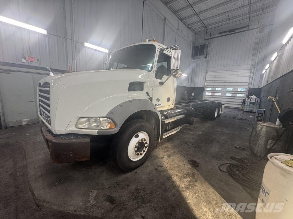 Mack GU813 Chassis
