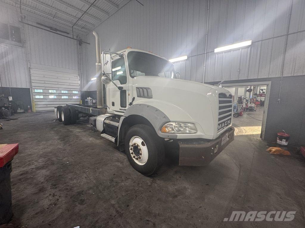 Mack GU813 Chassis