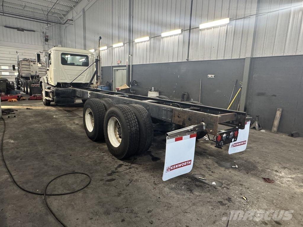 Mack GU813 Chassis