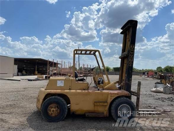 CAT B10 Terrenggående gaffeltruck