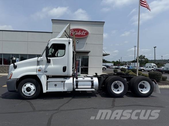 Freightliner CASCADIA 113 Trekkvogner