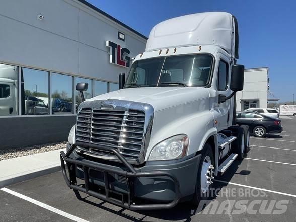 Freightliner CASCADIA 126 Trekkvogner