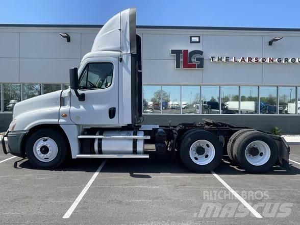 Freightliner CASCADIA 126 Trekkvogner