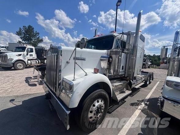Kenworth W900B Trekkvogner