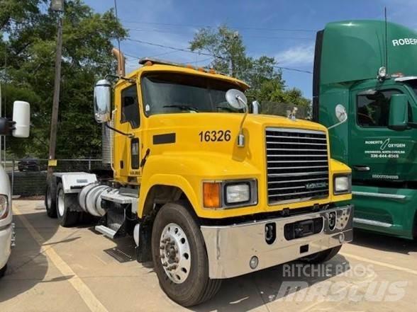 Mack PINNACLE CHU613 Trekkvogner