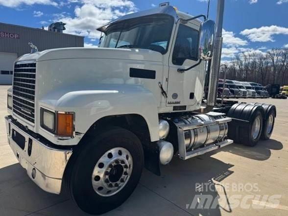 Mack PINNACLE CHU613 Trekkvogner