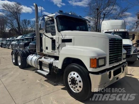 Mack PINNACLE CHU613 Trekkvogner