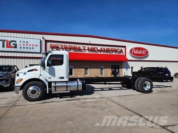 Peterbilt 536 Chassis
