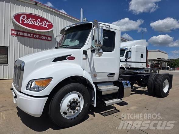 Peterbilt 536 Chassis