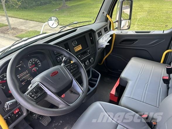 Peterbilt 536 Skapbiler