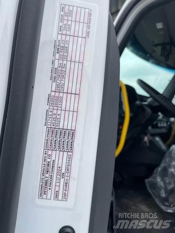 Peterbilt 536 Chassis