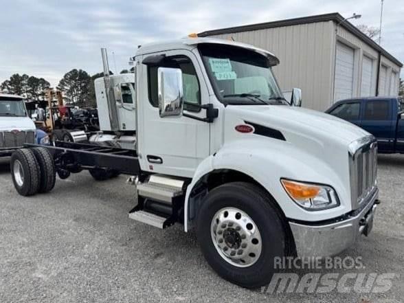 Peterbilt 537 Chassis