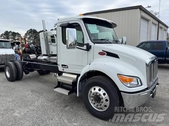 Peterbilt 537 Chassis