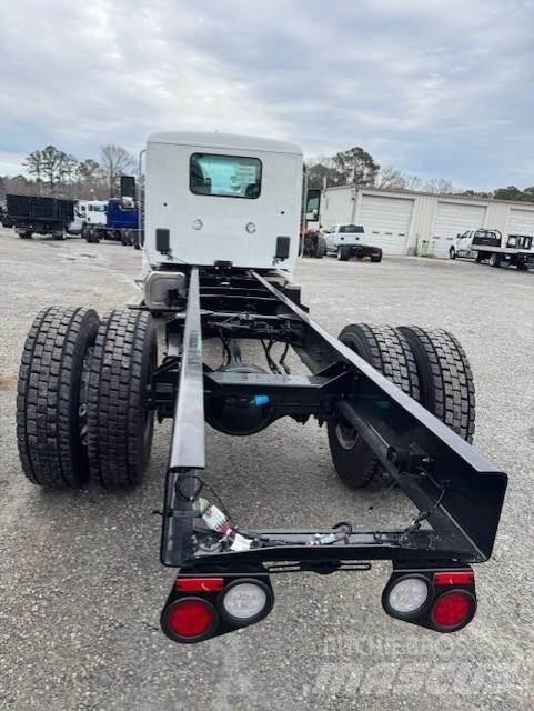Peterbilt 537 Chassis