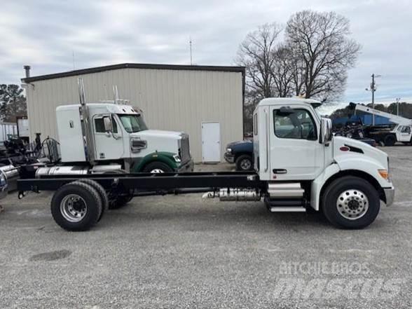 Peterbilt 537 Chassis