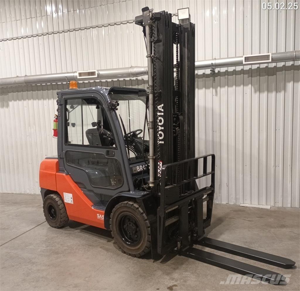Toyota 02-8FDF30 Diesel Trucker