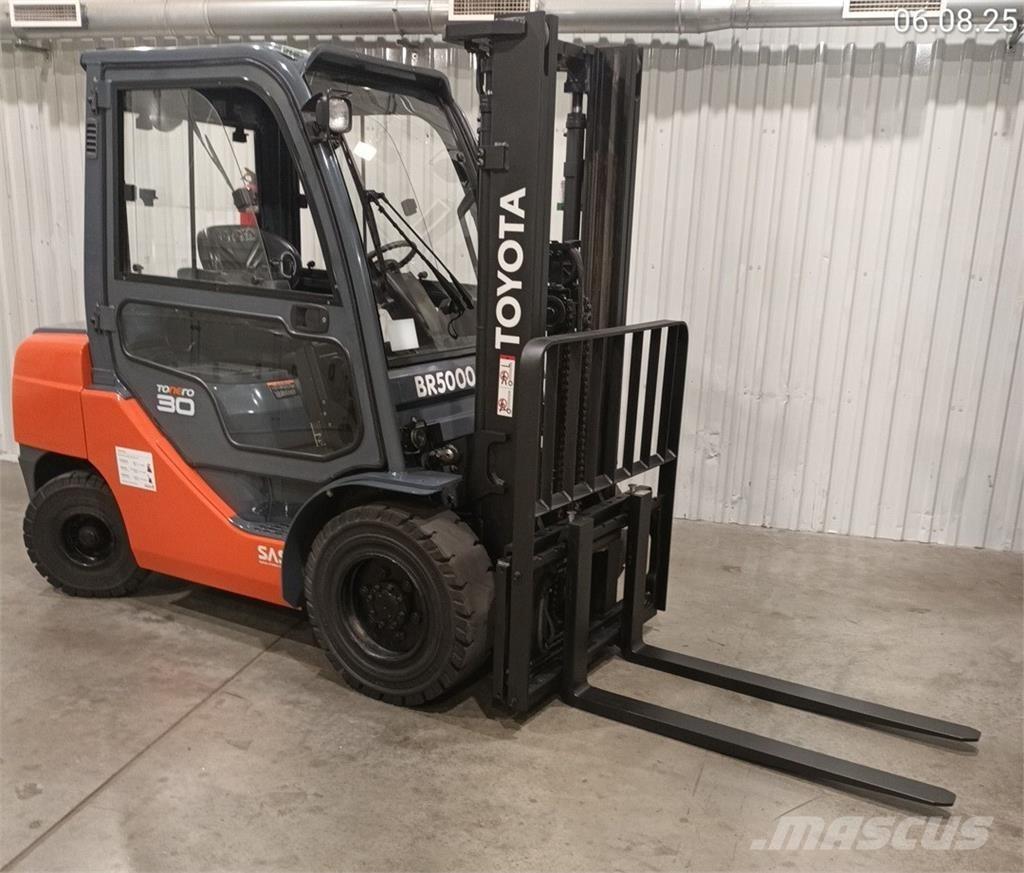 Toyota 02-8FDF30 Diesel Trucker