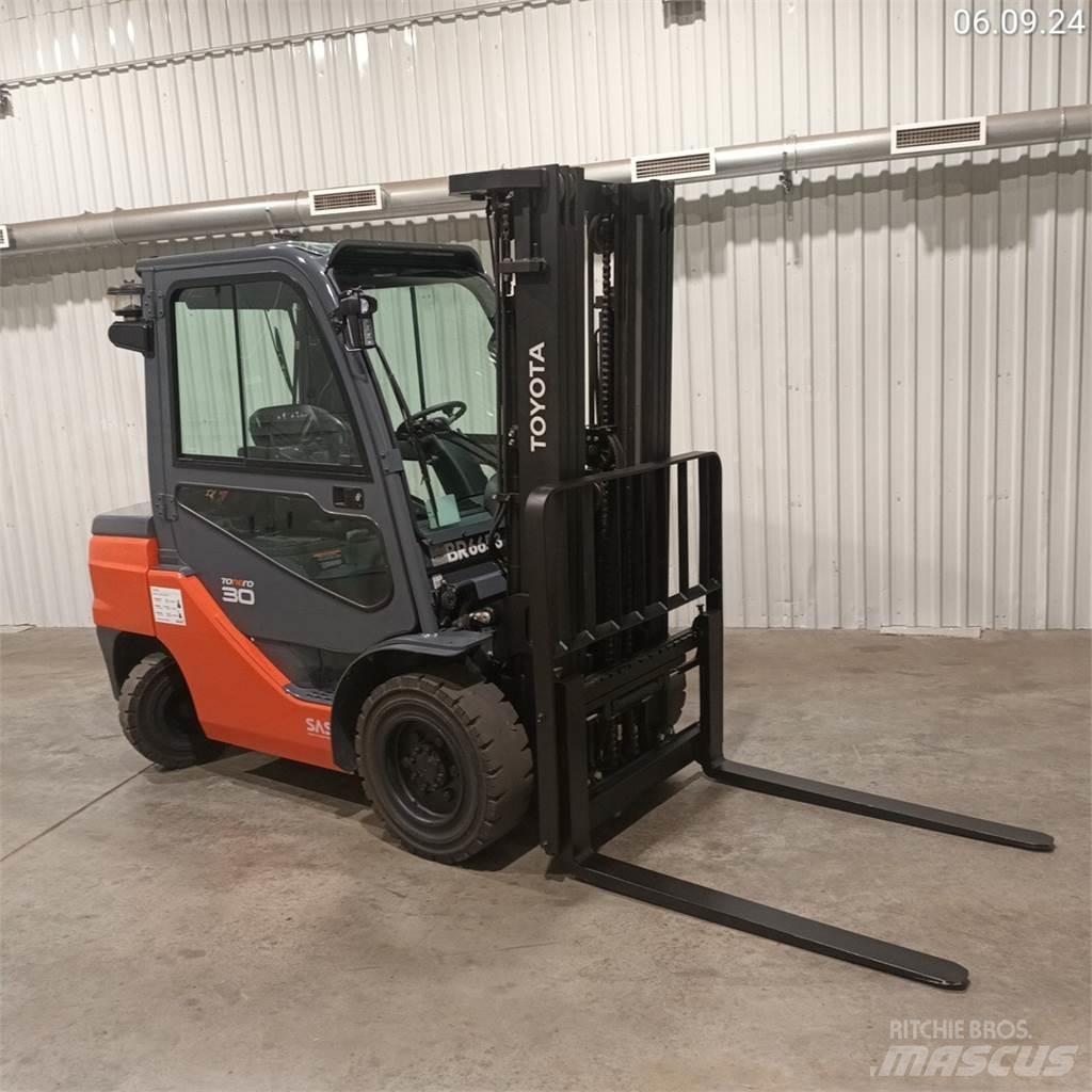 Toyota 52-8FDF30 Diesel Trucker