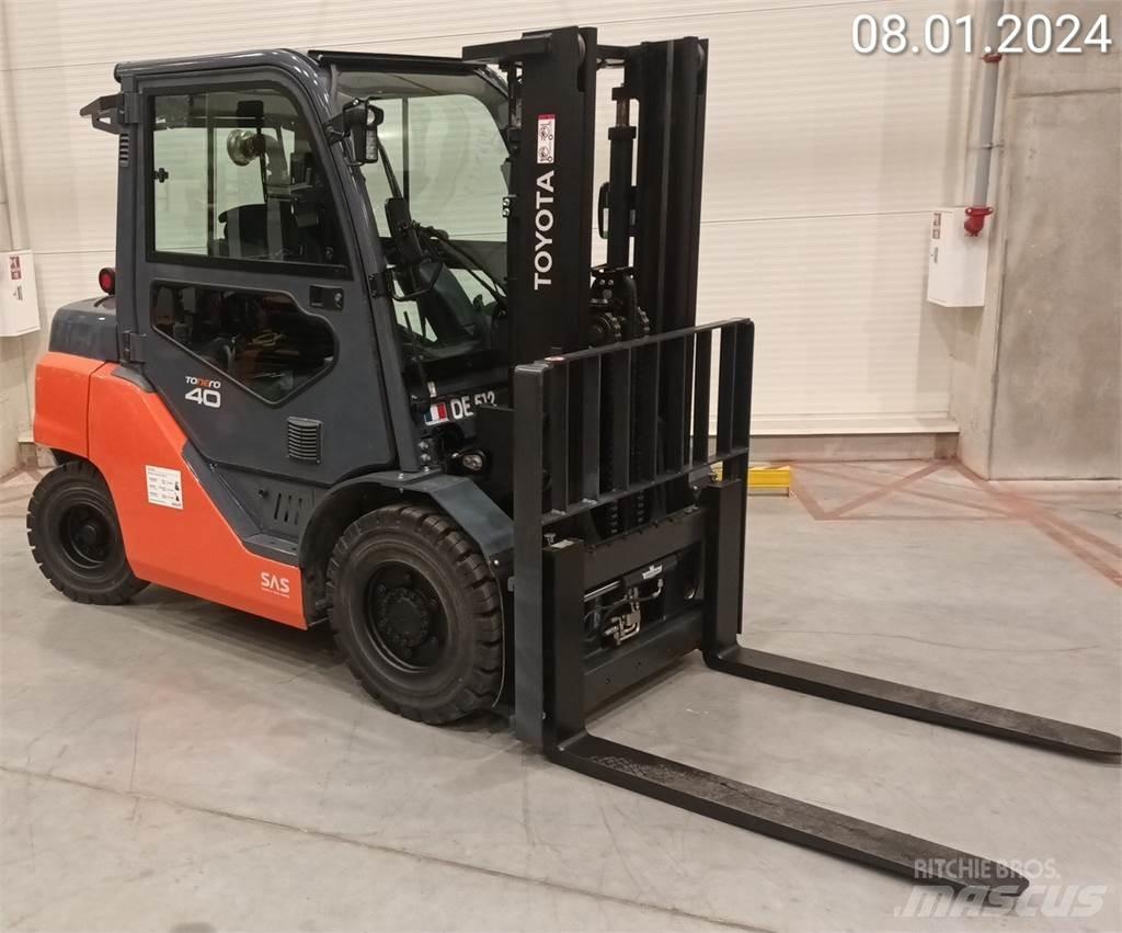 Toyota 8FD35F Diesel Trucker