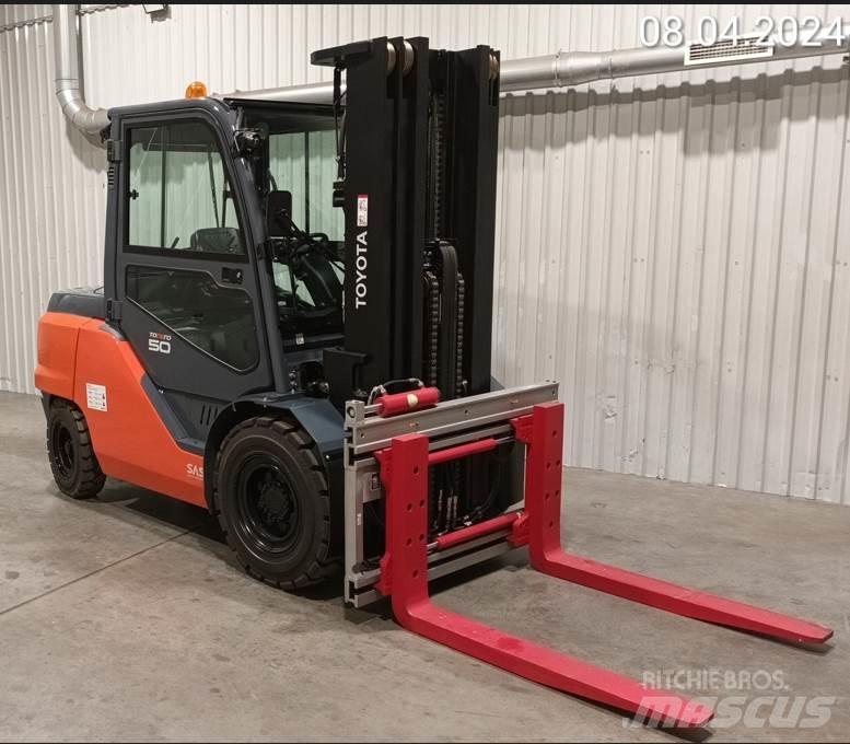 Toyota 8FD50F Diesel Trucker