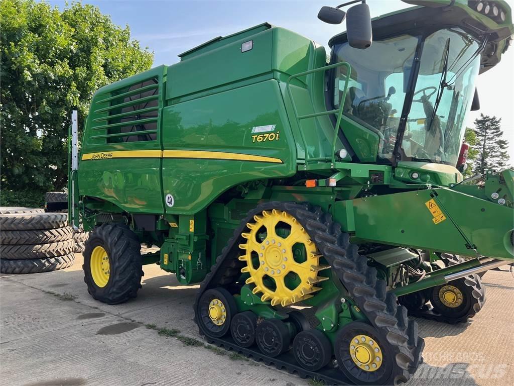 John Deere T670I Skurtreskere