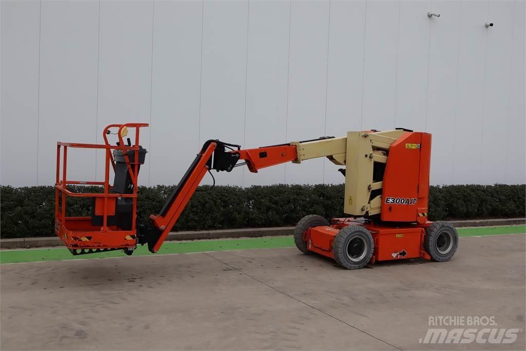 JLG E300AJP Leddede bomlifter