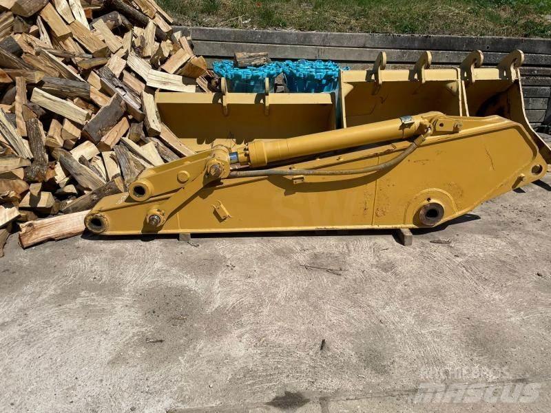 CAT 320 Bommer og stikker