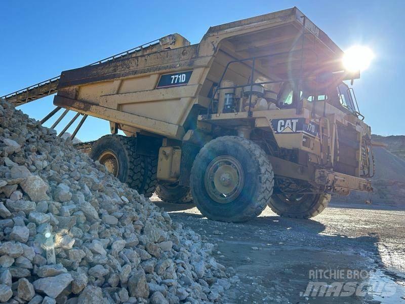 CAT 771D Tipptrucker