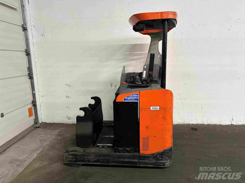 BT RRE 140 - TRIPLEX 8 m Skyvemasttruck