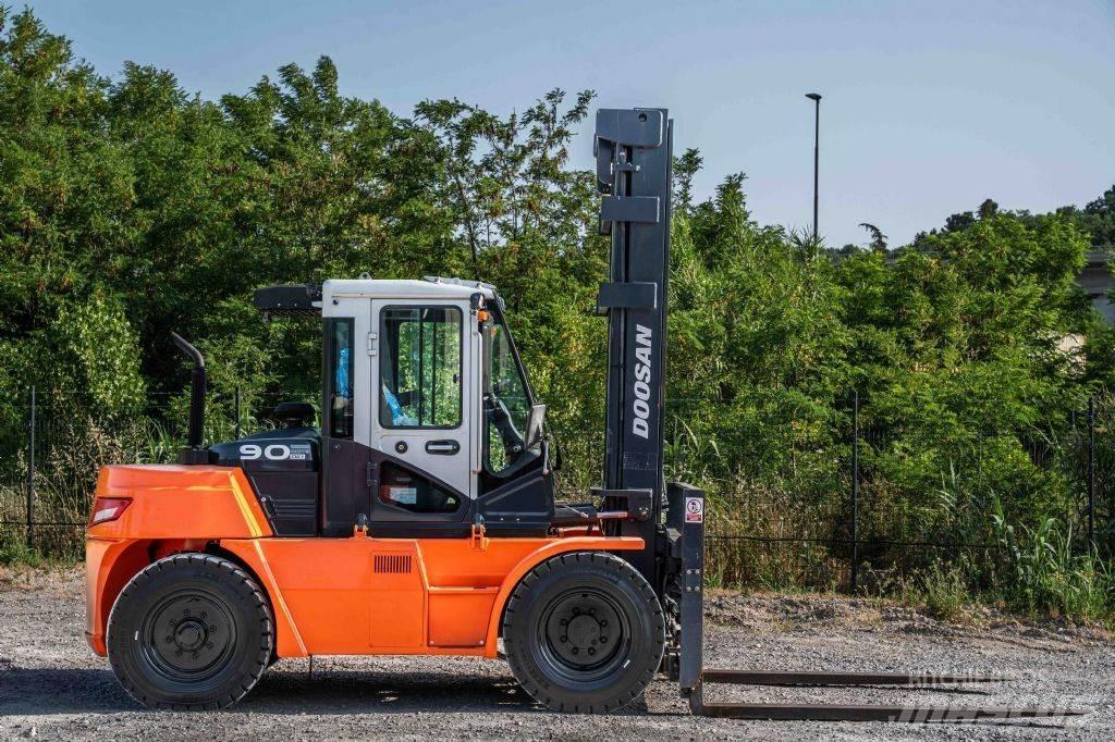 Doosan D 90-S-7 Diesel Trucker