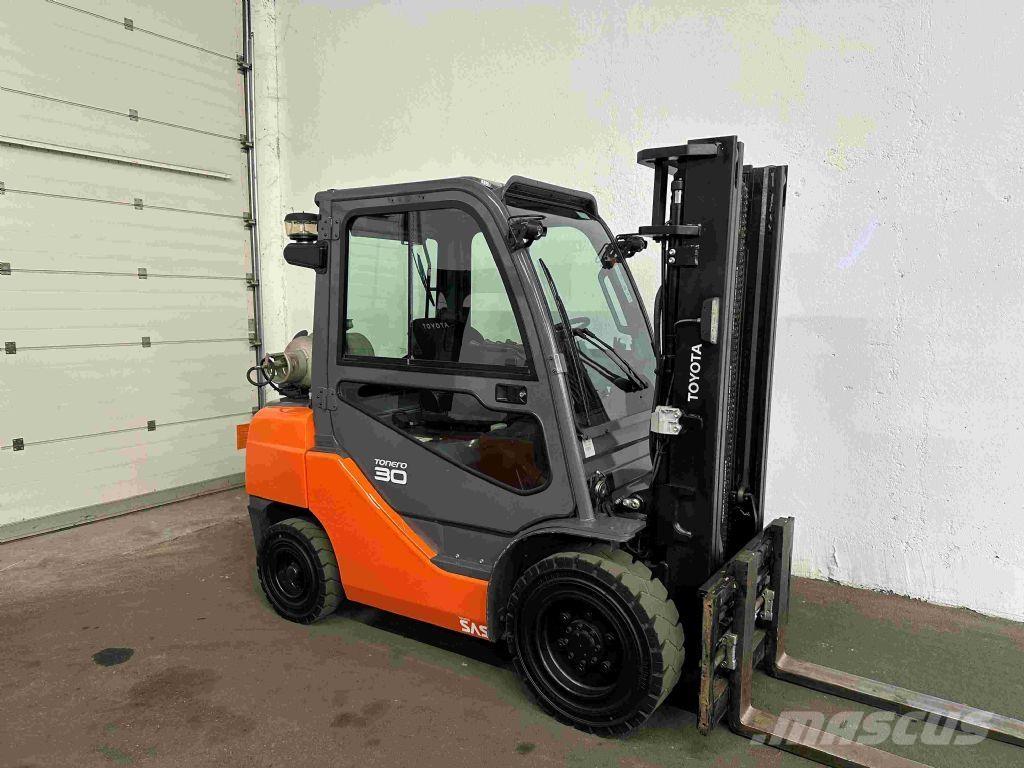 Toyota 02-8FGF30 Propan trucker