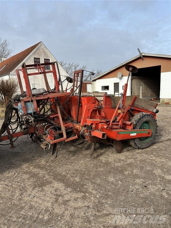  - - - Sette- og Plantemaskiner