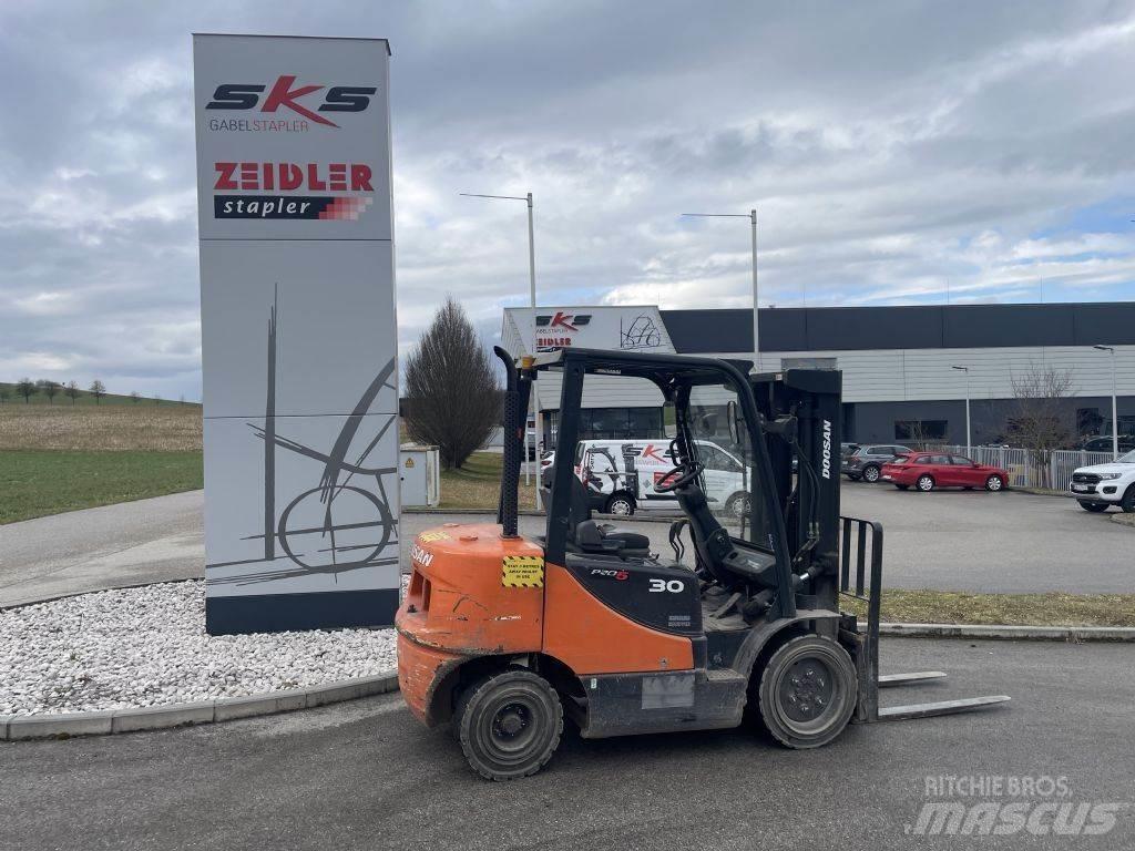 Doosan D30S-5 Diesel Trucker