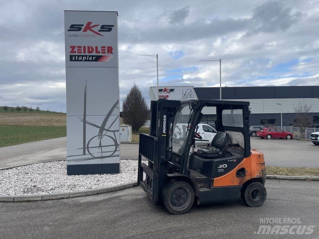 Doosan D30S-5 Diesel Trucker