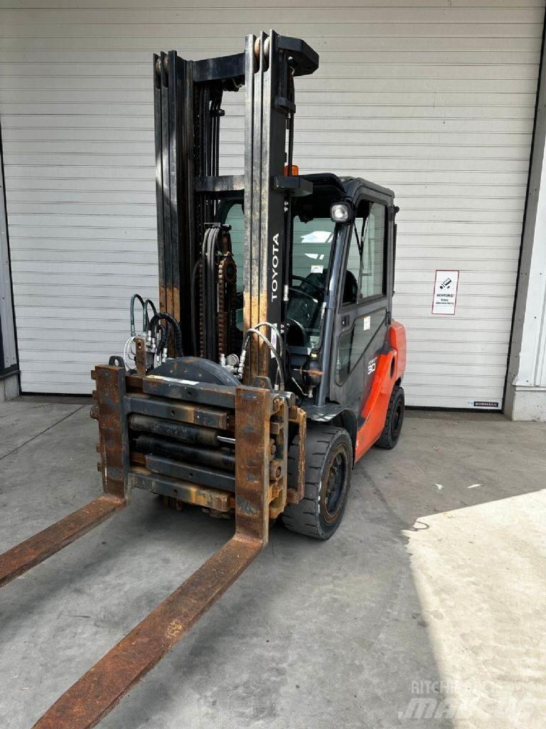 Toyota 06-8FD30F Diesel Trucker