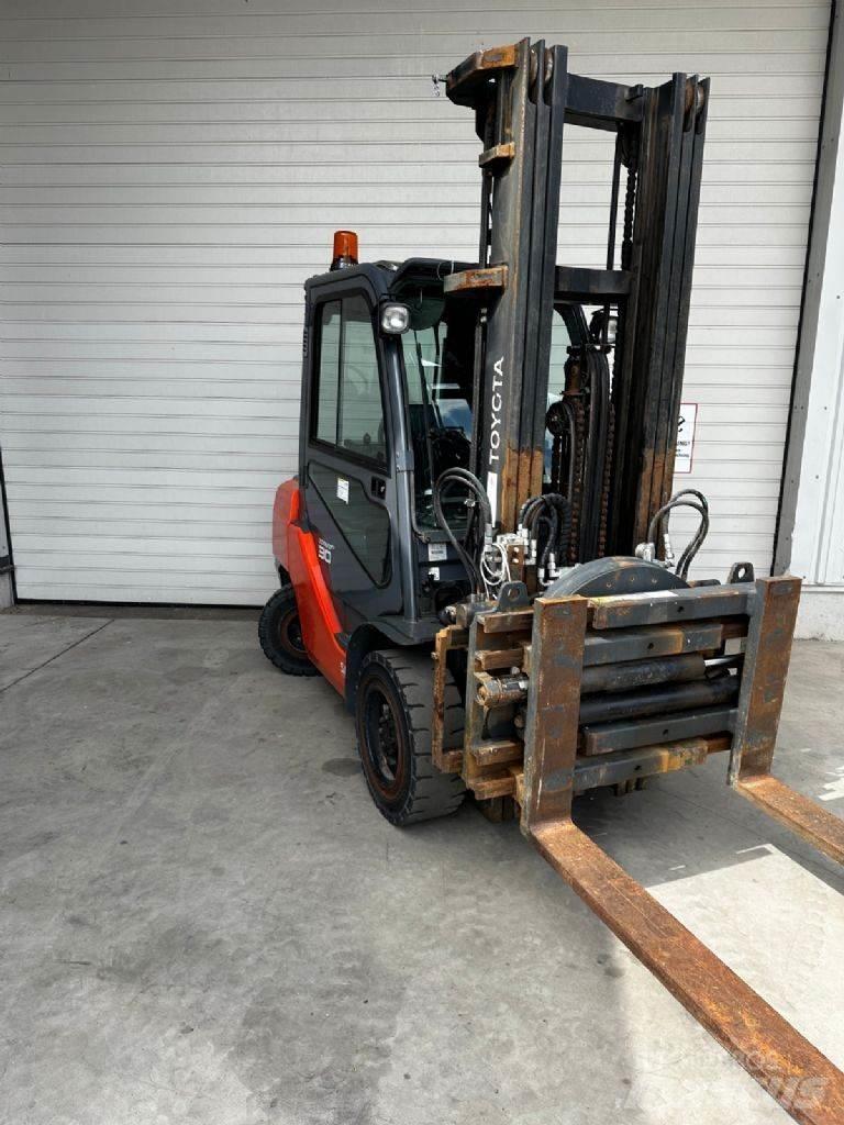 Toyota 06-8FD30F Diesel Trucker