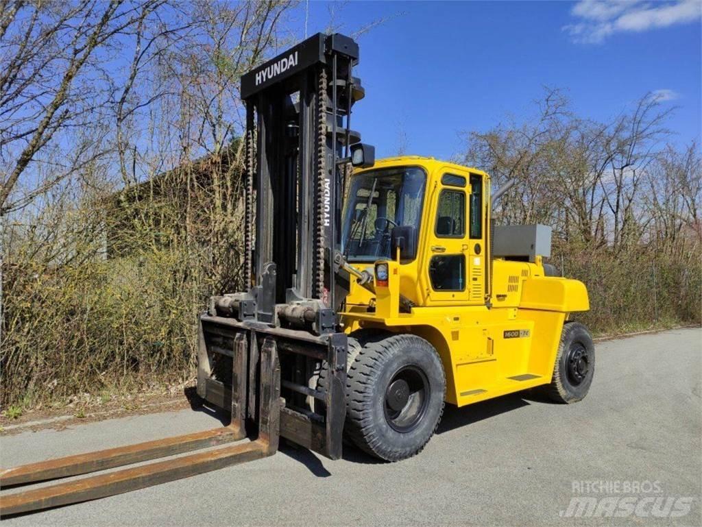 Hyundai 160D-7E Diesel Trucker