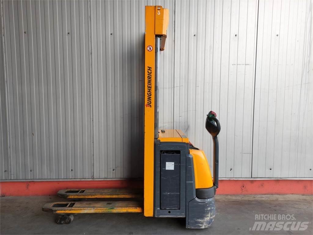 Jungheinrich EJC 212 Z Ledestablere