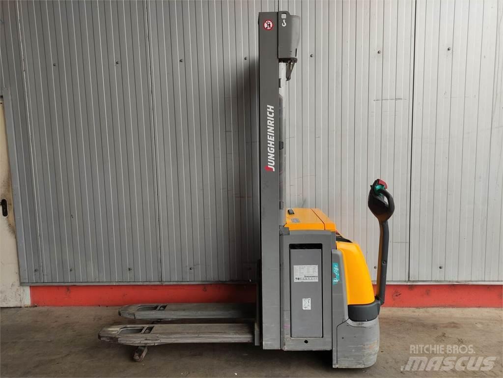 Jungheinrich EJC214Z Ledestablere