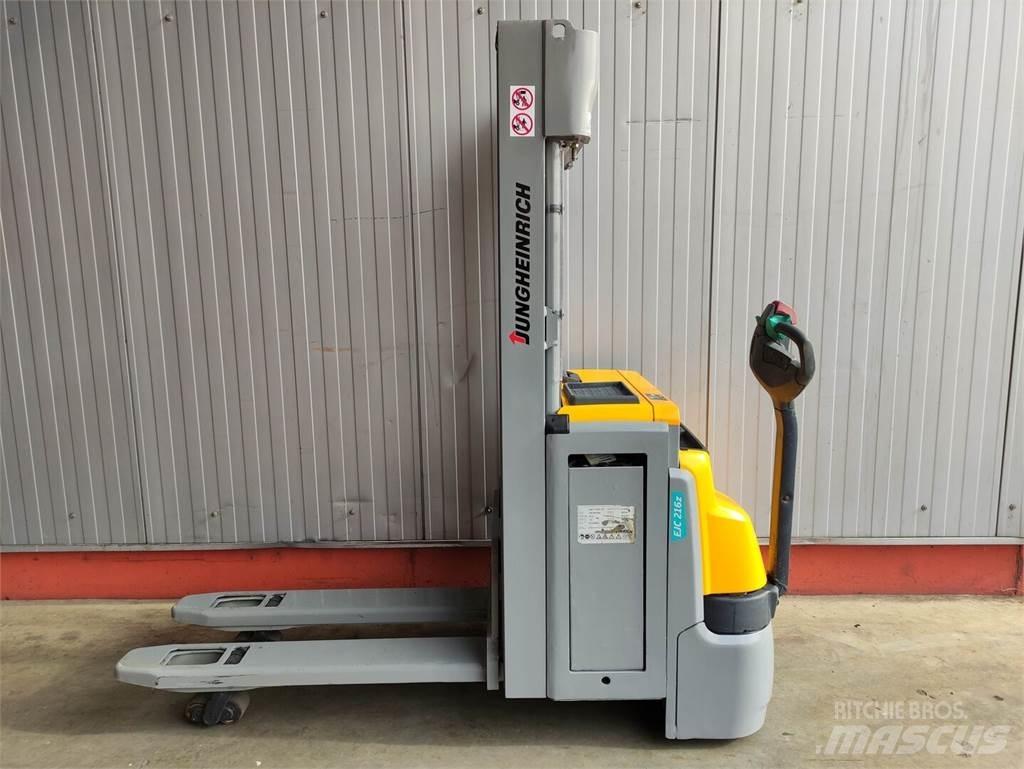 Jungheinrich EJC216z Ledestablere