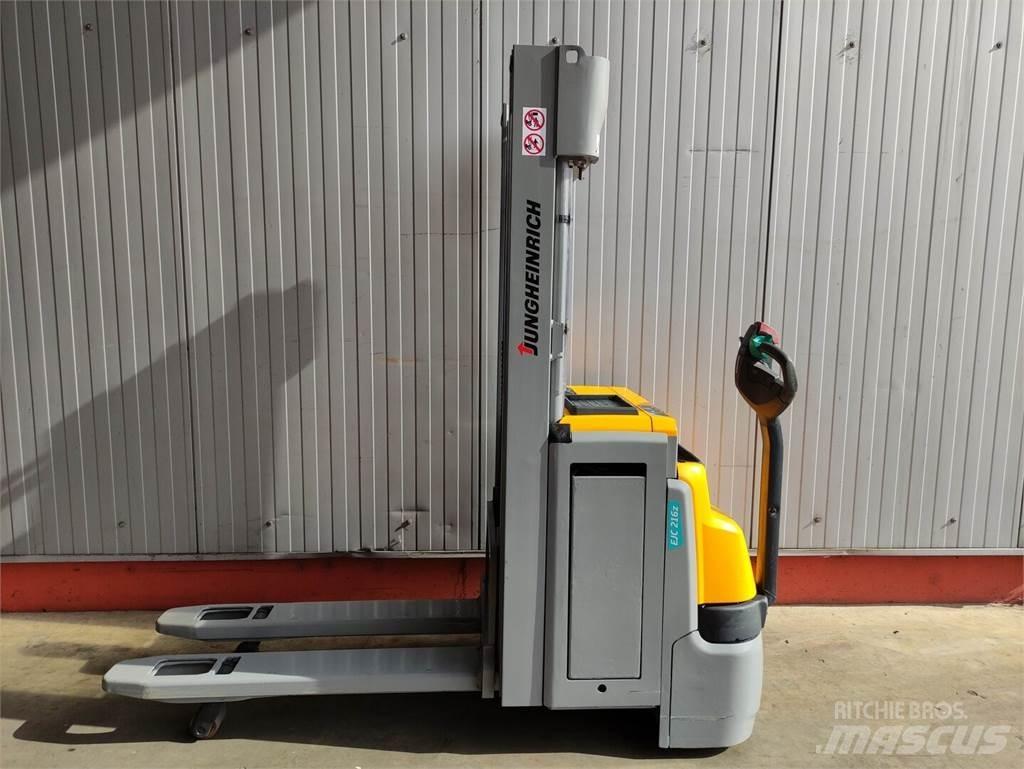 Jungheinrich EJC216z Ledestablere