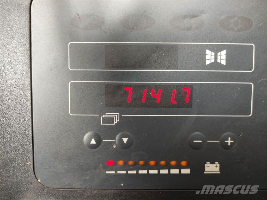 Still FM20 Skyvemasttruck