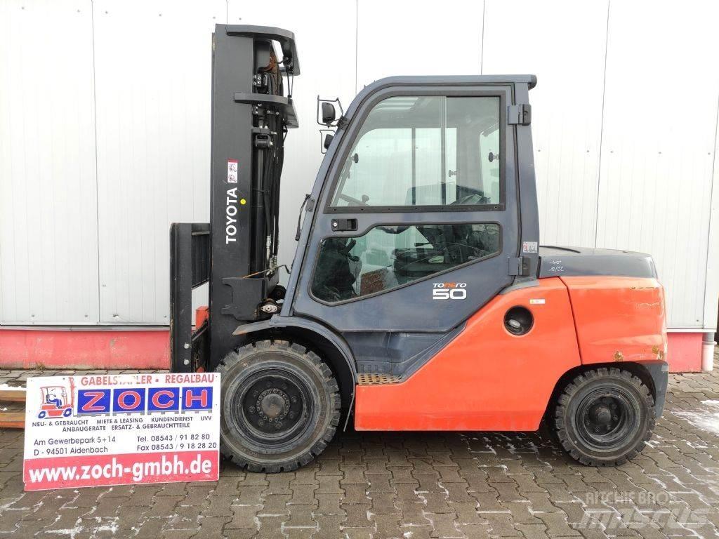 Toyota 40-8FD50N Diesel Trucker