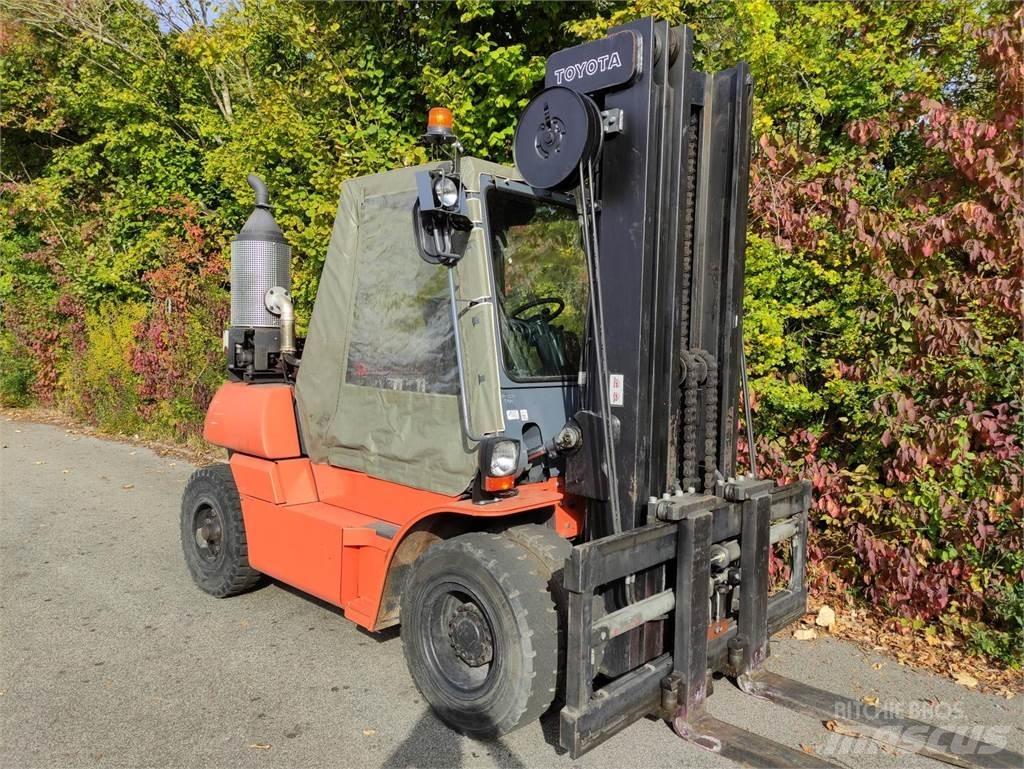 Toyota 50-5FD60 Diesel Trucker